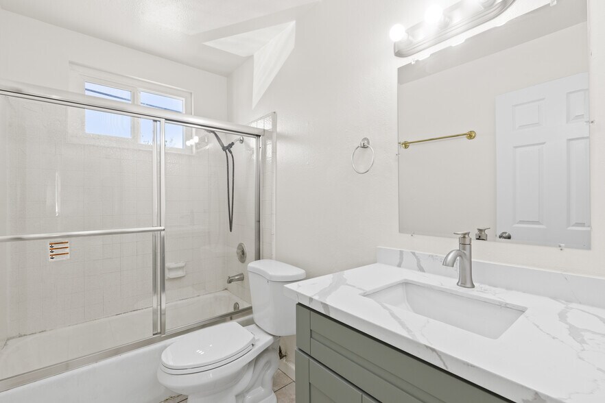 More Photos Of 4236 1/2 41st St, San Diego Apartments For Sale