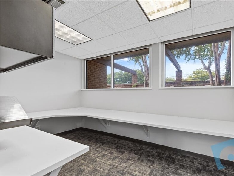 More Photos Of 7291 Glenview Dr, North Richland Hills Office For Sale
