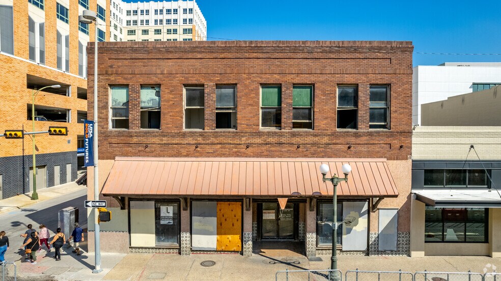 More Photos Of 345 W Commerce St, San Antonio Storefront Retail Office For Sale