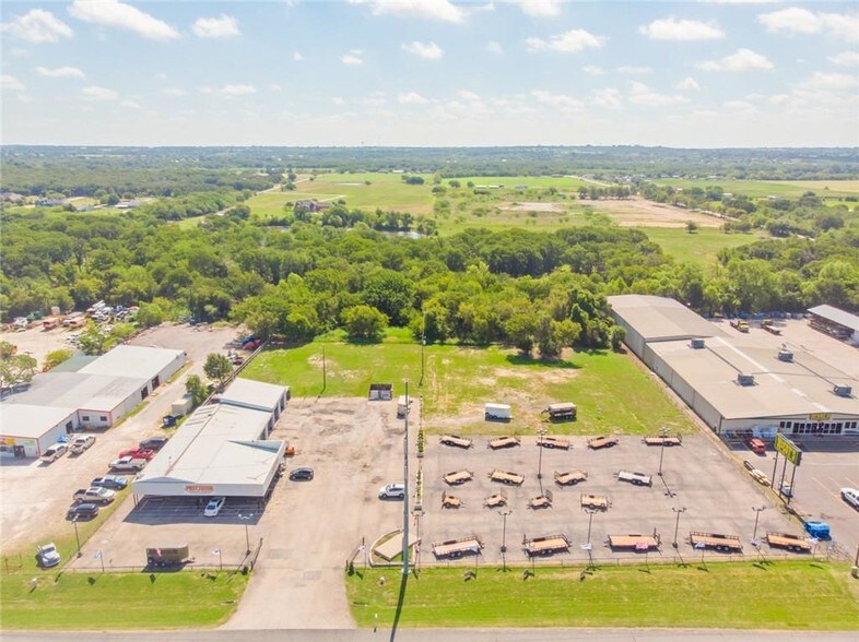 More Photos Of 3218 N Main St, Cleburne Auto Dealership For Lease
