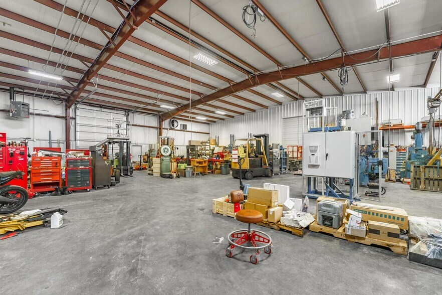 More Photos Of 12182 Peach Orchard Rd, Bentonville Warehouse For Sale