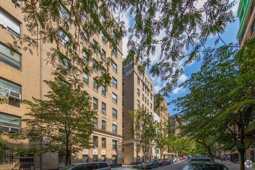 More Photos Of 145 W 71st St, New York Apartments For Lease