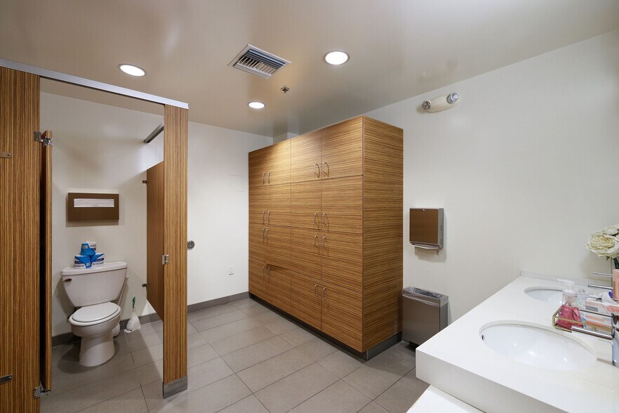 More Photos Of 1104 Highland Ave, Manhattan Beach Loft Creative Space For Sale