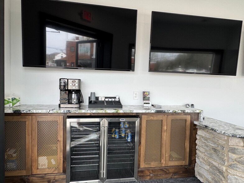 More Photos Of 2229 Greensburg Rd, Canton Auto Repair For Sale