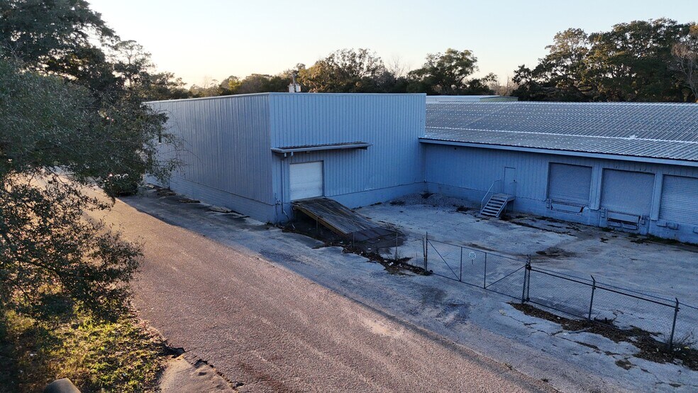 More Photos Of 2800 Delano St, Pensacola Warehouse For Sale