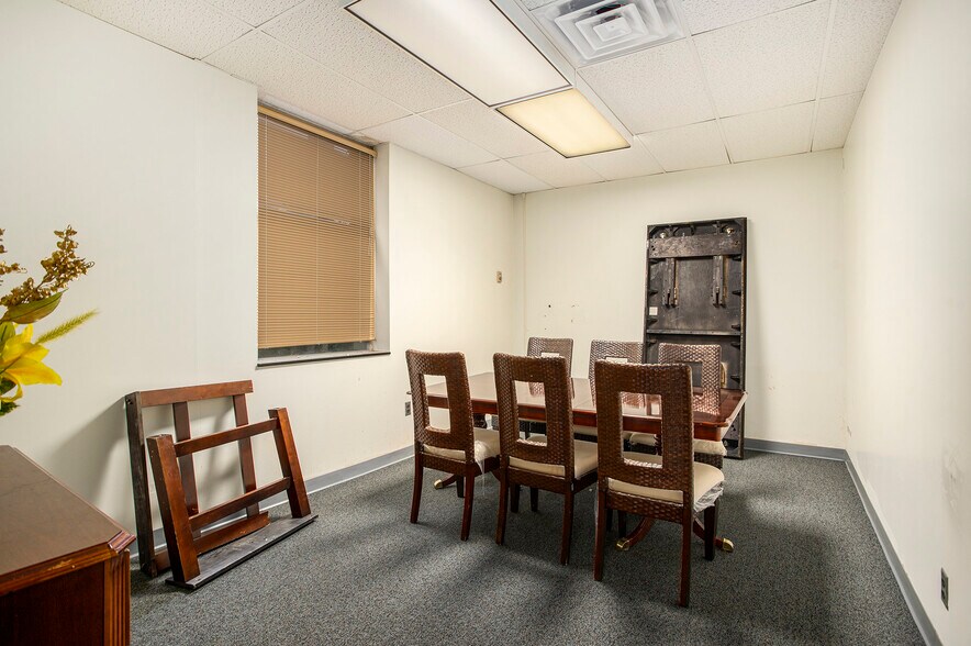 More Photos Of 135 N Church St, Kalamazoo Office Residential For Sale