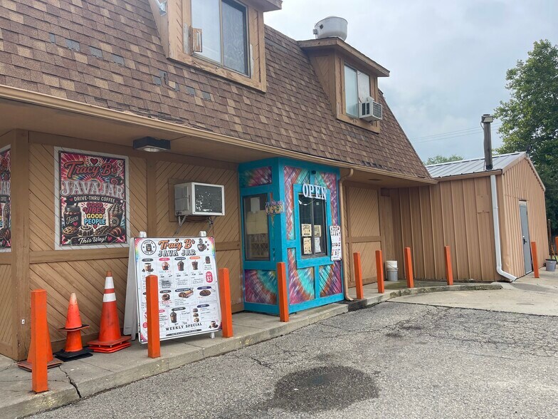 More Photos Of 4397 Main St, Brown City Bar For Sale