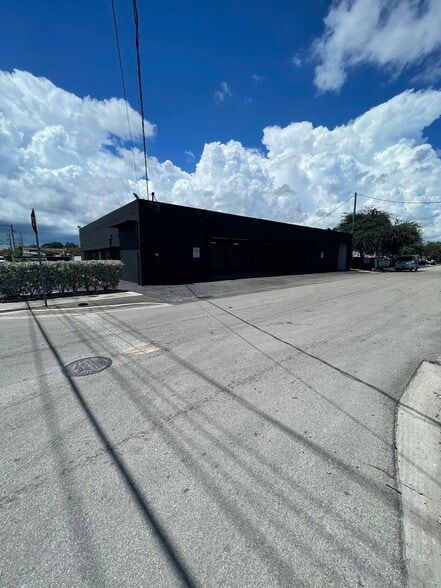 More Photos Of 5731 SW 23rd St, West Park Auto Repair For Lease