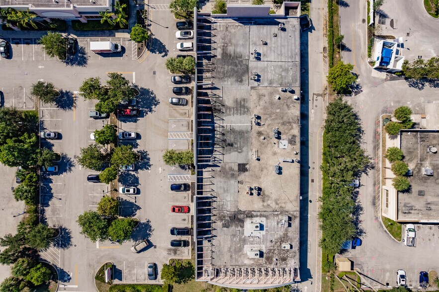 More Photos Of 8053 W Oakland Park Blvd, Sunrise Storefront For Sale