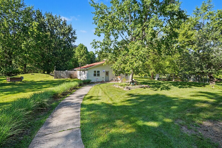 More Photos Of 4250 Herr Fieldhouse Rd, Southington Veterinarian Kennel For Sale