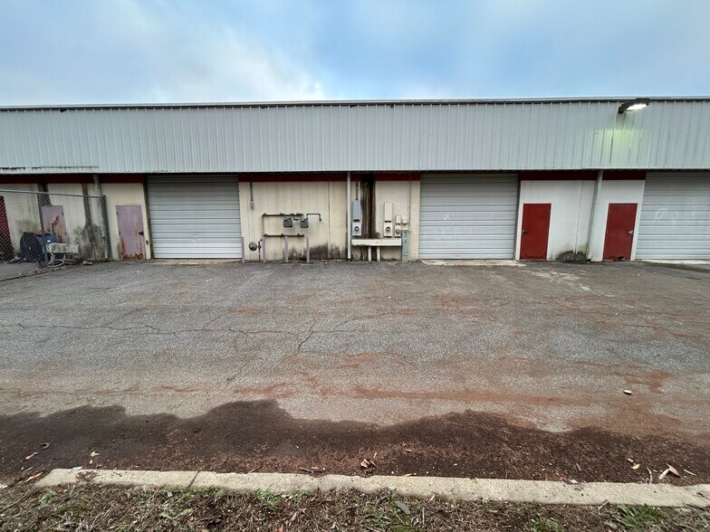 More Photos Of 7401 Adrianne Pl, Bartlett Light Manufacturing For Lease