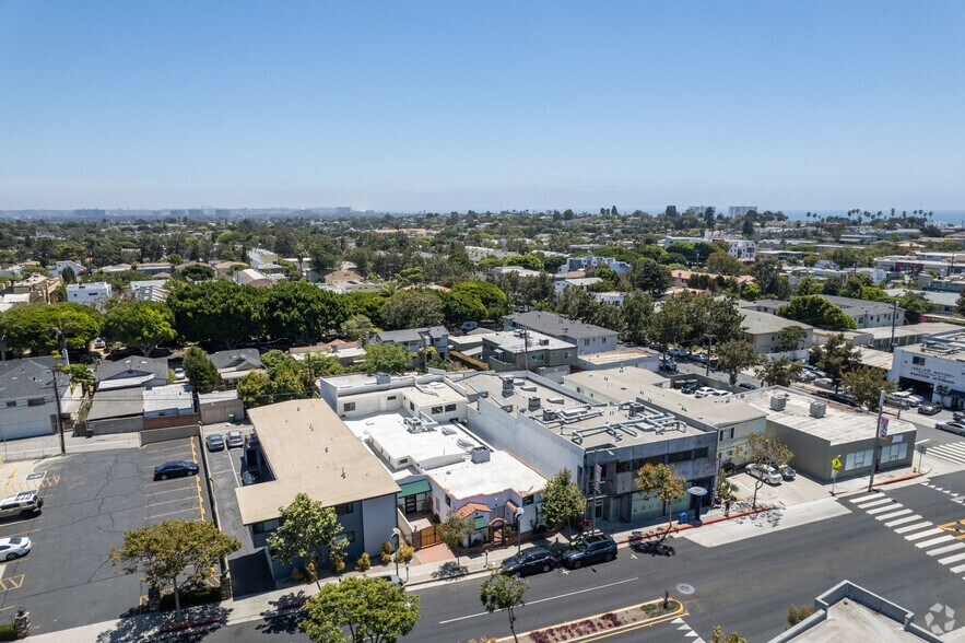 More Photos Of 1020 Pico Blvd, Santa Monica Storefront Retail Office For Lease