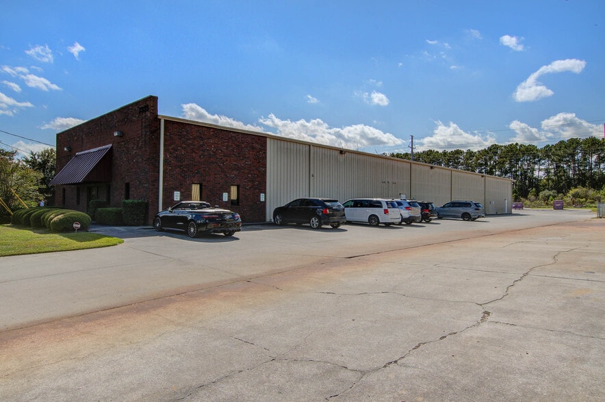 Primary Photo Of 7333 Peppermill Pky, Charleston Coworking Space