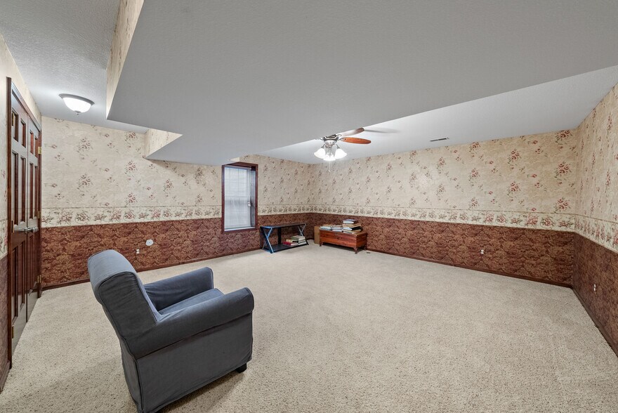 More Photos Of 616 Lana Dr, Cameron Office For Sale