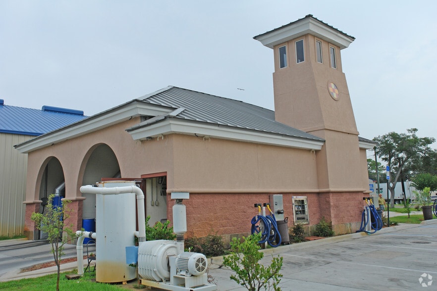 More Photos Of 120 Mary Esther Blvd, Mary Esther Carwash For Sale