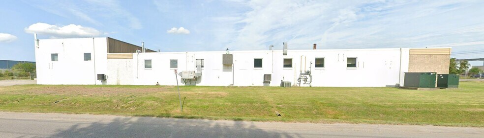 More Photos Of 12-14 Seapark Dr, St Catharines Warehouse For Sale
