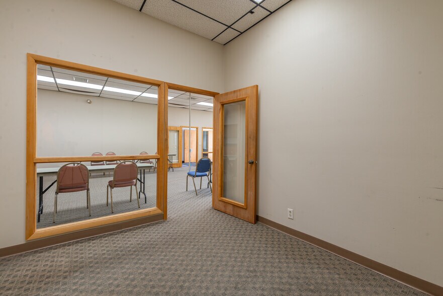 More Photos Of 210 W Spring St, Freeport Office For Sale