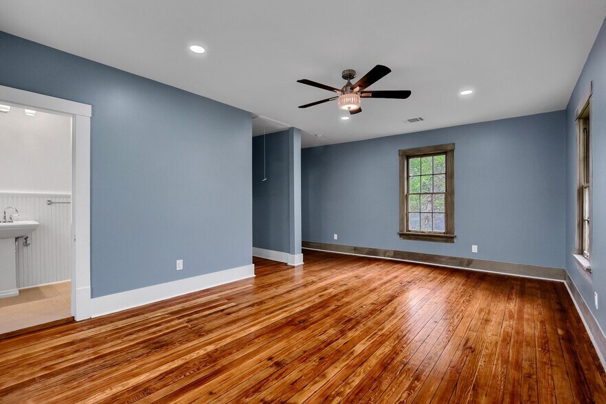 More Photos Of 511 S Travis St, Sherman Office For Sale