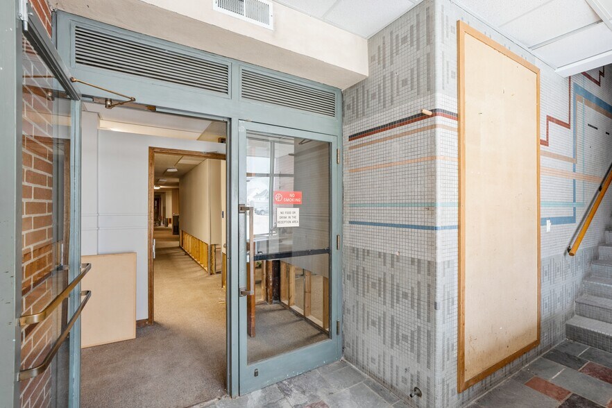 More Photos Of 202-210 W State St, Marshalltown Office For Sale
