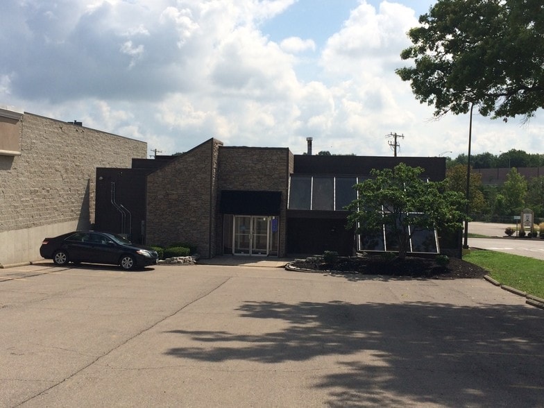 Primary Photo Of 7292 Kenwood Rd, Cincinnati Freestanding For Sale