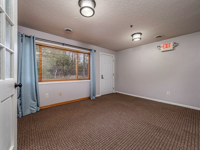 More Photos Of 3165 Fernbrook Ln N, Plymouth Office For Lease