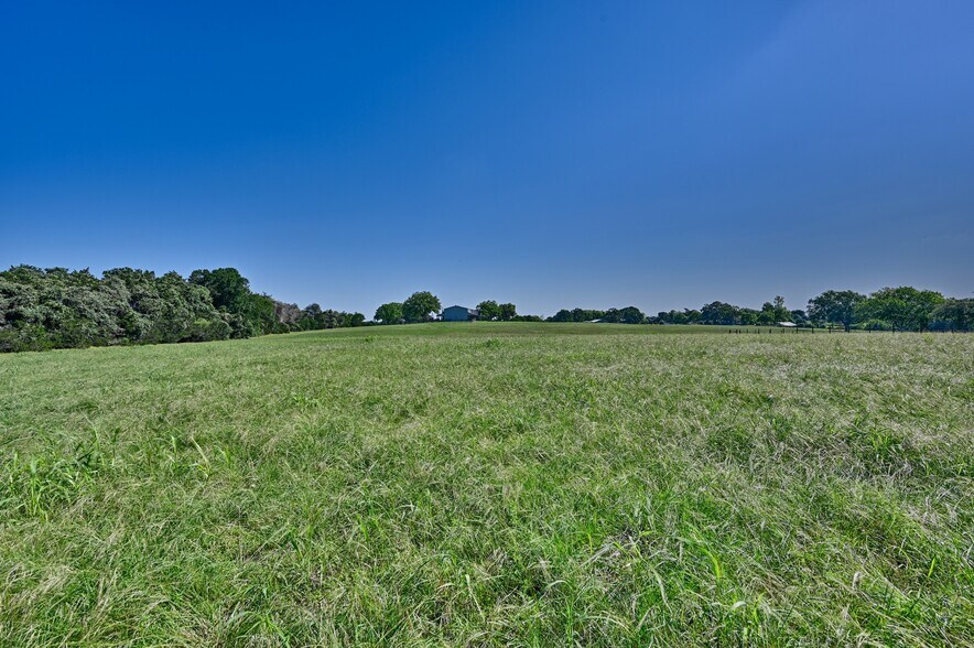 More Photos Of 126 S Berlin Rd, Brenham Specialty For Sale