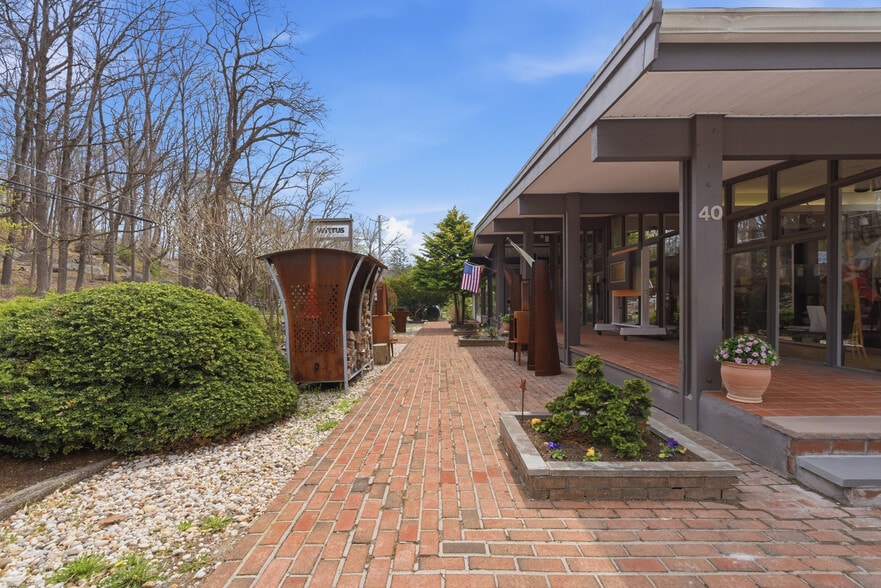 More Photos Of 40 Westchester Ave, Pound Ridge Freestanding For Sale