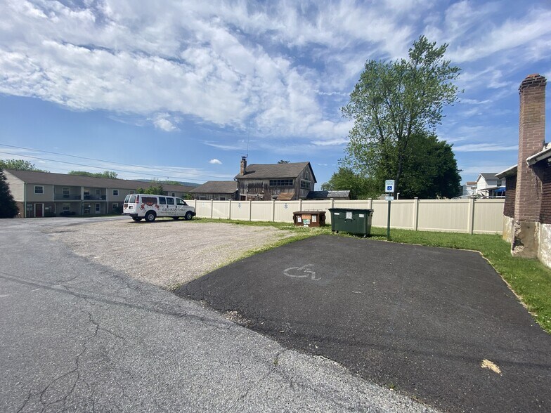 More Photos Of 202 Main St, Hellertown General Retail For Lease