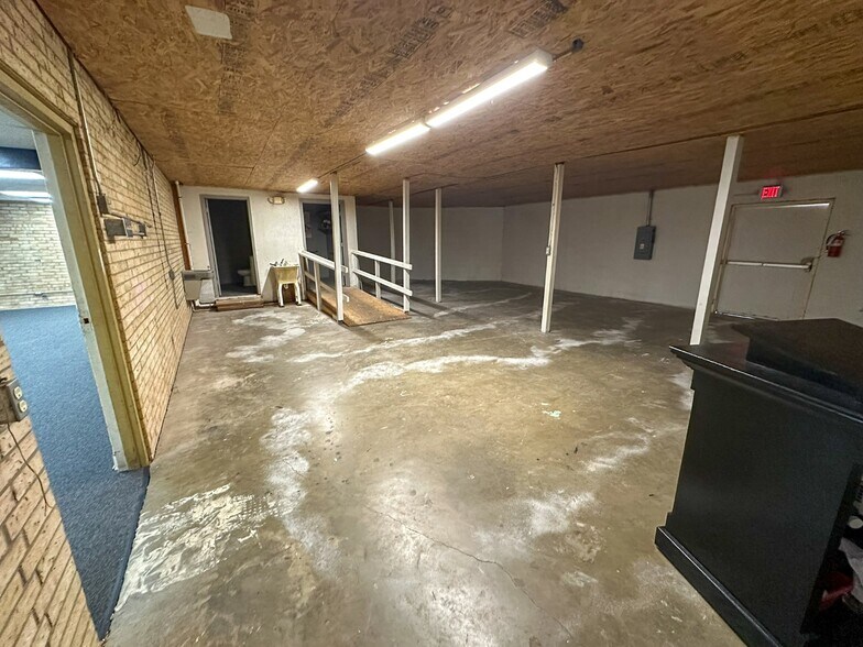 More Photos Of 310 E Denman Ave, Lufkin Storefront Retail Office For Sale