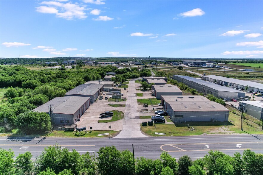 More Photos Of 2457 Interstate Park Dr, Buda Unknown For Lease