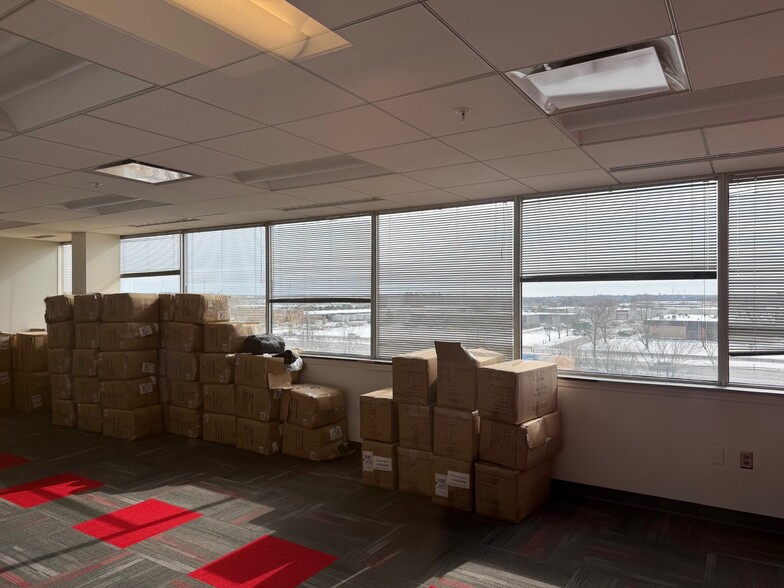 More Photos Of 10100 Linn Station Rd, Louisville Office For Lease