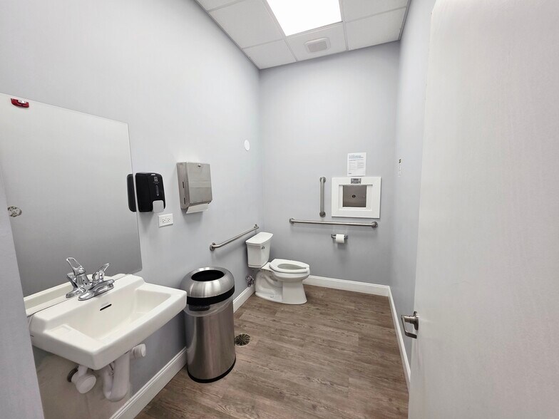 More Photos Of 200 N Gary Ave, Carol Stream Medical For Sale