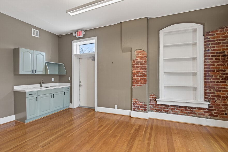 More Photos Of 2301 12th Ave, Nashville Storefront Retail Office For Lease