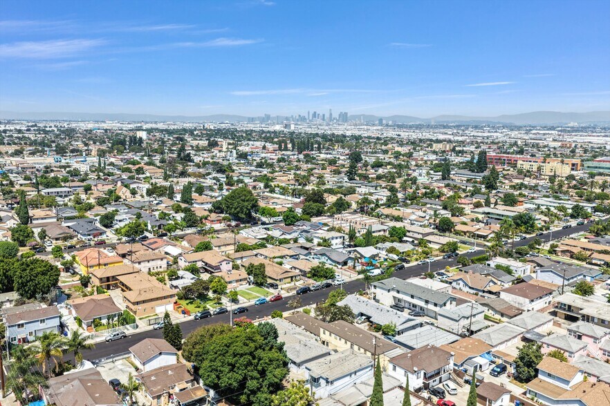 More Photos Of 6142 Vinevale Ave, Maywood Apartments For Sale