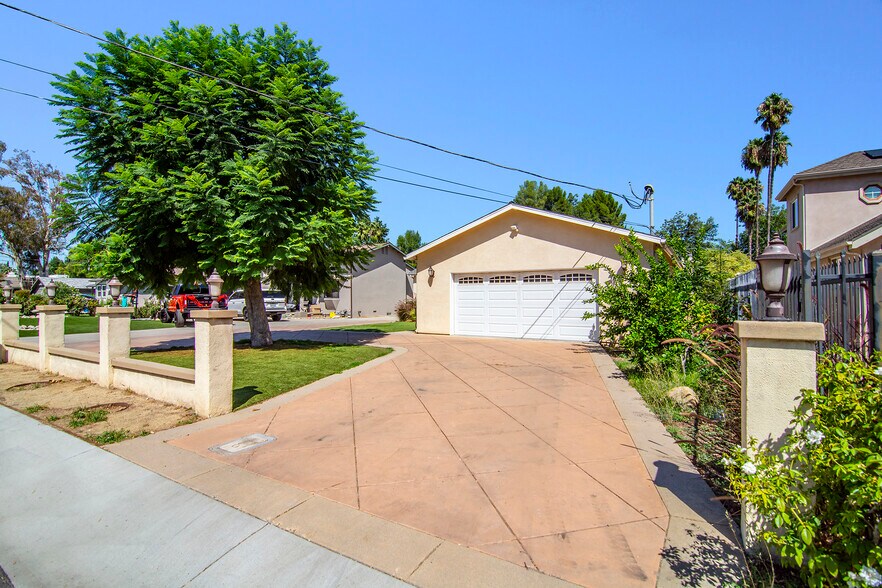 More Photos Of 22839 Dolorosa St, Woodland Hills Multifamily For Lease
