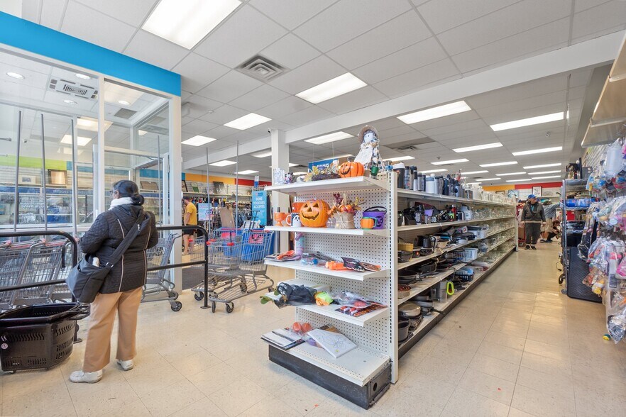 More Photos Of 4025 Rue Wellington, Montréal Storefront Retail Residential For Sale