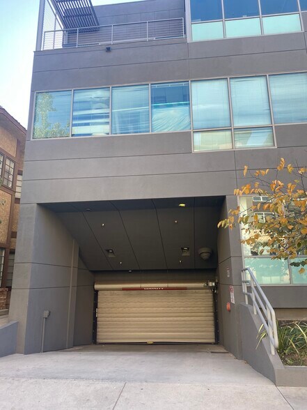 More Photos Of 22120 Clarendon St, Woodland Hills Office For Lease