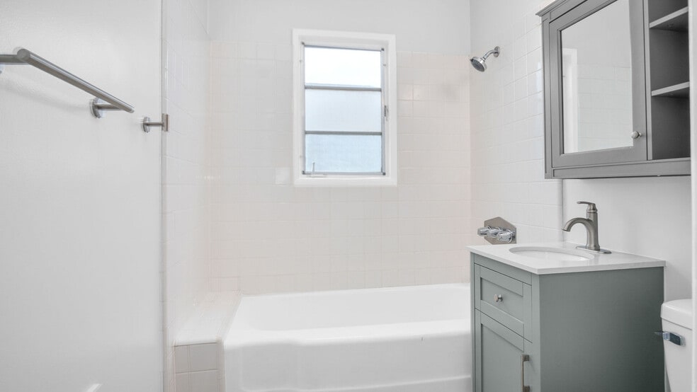 More Photos Of 10346 Oro Vista Ave, Sunland Multifamily For Sale