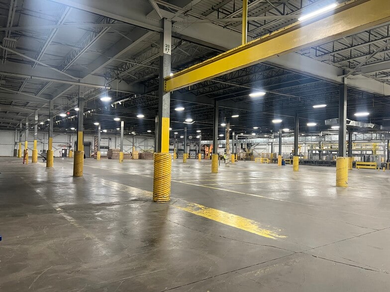 More Photos Of 1 River St, South Glens Falls Manufacturing For Sale