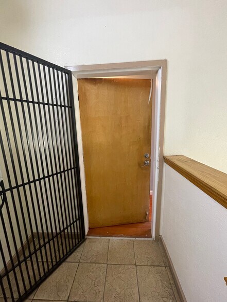 More Photos Of 411-445 8th St, Oakland Medical For Sale