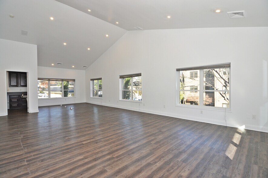 More Photos Of 6706-6716 Whittier Ave, McLean Medical For Sale