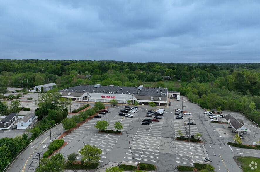 More Photos Of 97 Main St, North Reading Supermarket For Sale