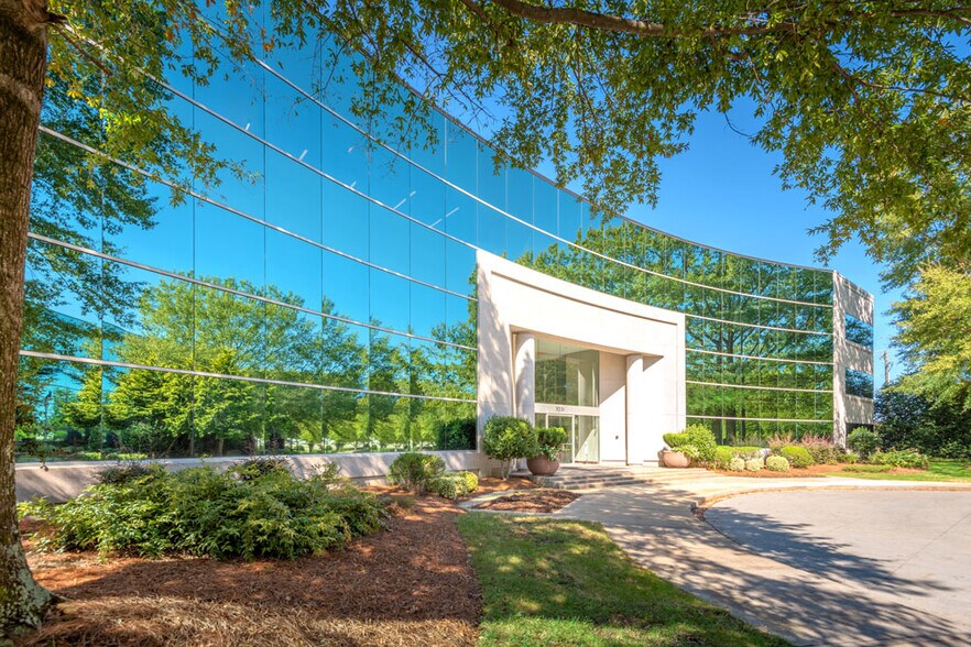 More Photos Of 7025 Albert Pick Rd, Greensboro Unknown For Sale