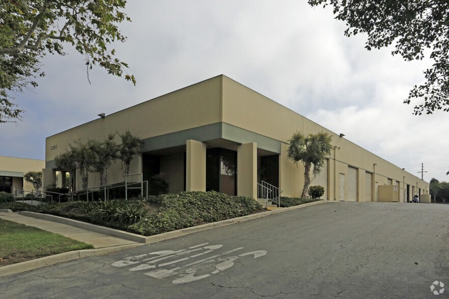 More Photos Of 2290 Eastman Ave, Ventura Warehouse For Lease