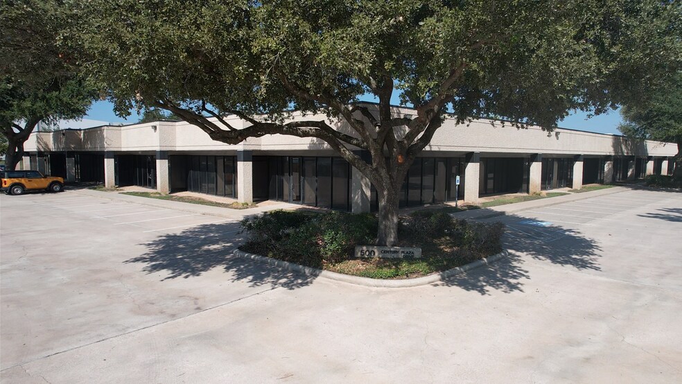 More Photos Of 500 Century Plaza Dr, Houston Light Distribution For Lease