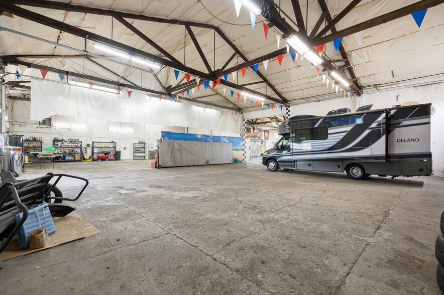 More Photos Of 3521 Franklin Blvd, Eugene Auto Dealership For Sale