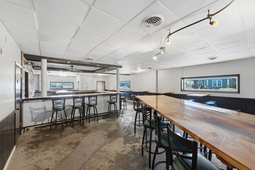 More Photos Of 2025 Hickory Grove Rd, Davenport Bar For Sale