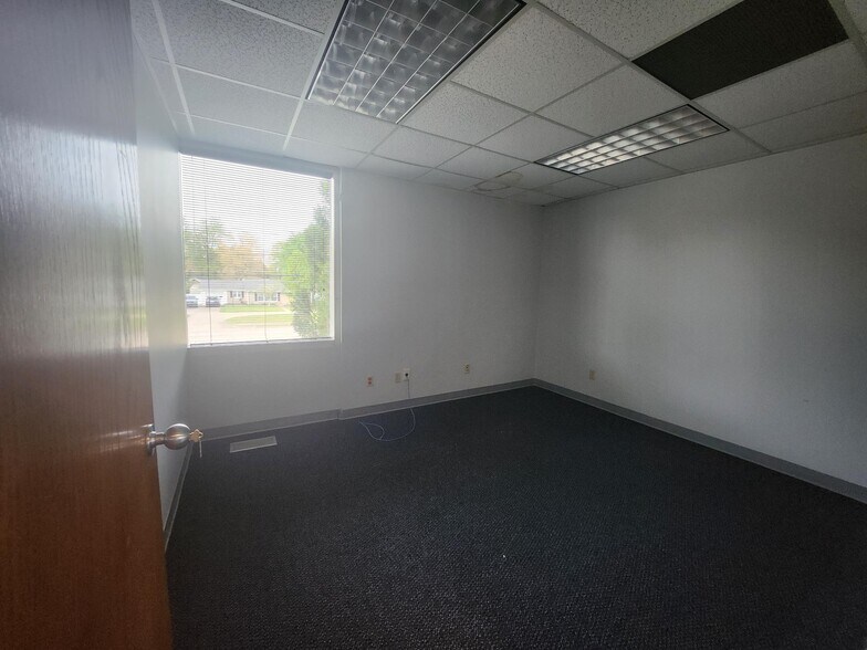 More Photos Of 2600 Zion Rd, Henderson Office For Sale
