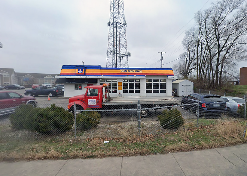 Primary Photo Of 1805 Veterans Memorial Pky, Saint Charles Auto Repair For Sale