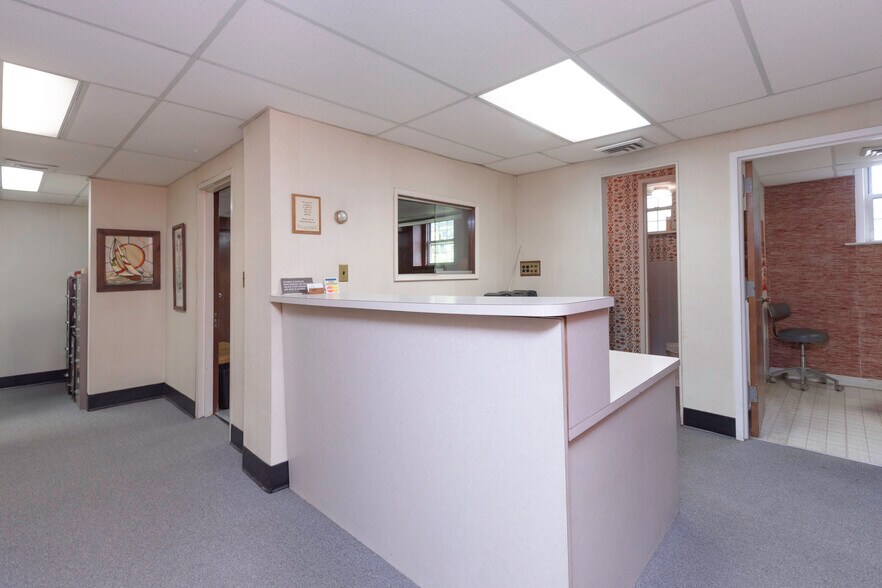 More Photos Of 253 Garth Rd, Scarsdale Medical For Sale